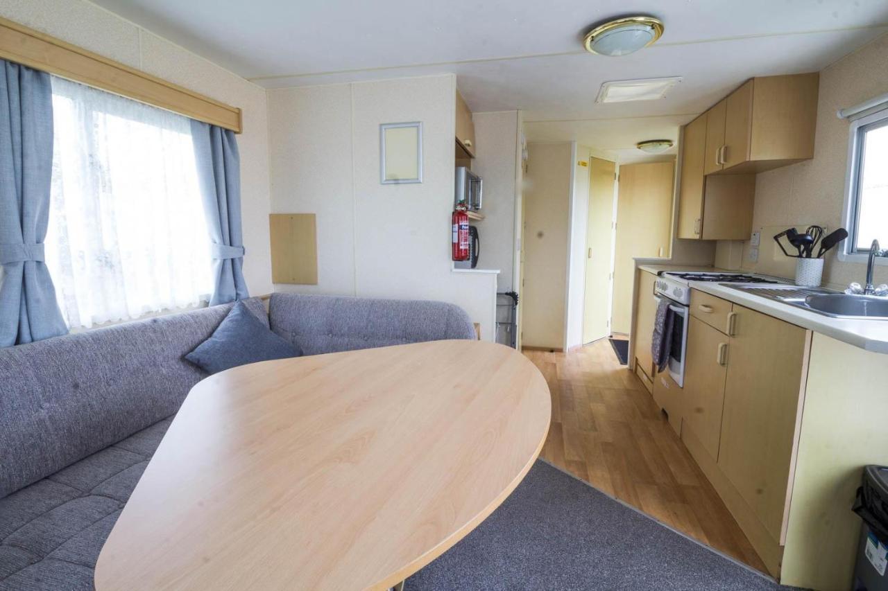 6 Berth Caravan For Hire At Manor Park Holiday Park In Norfolk Ref 23025T Hunstanton Zewnętrze zdjęcie